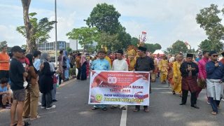 Menampilkan Kesenian Randai, Iwakusi Kota Batam Jadi Perhatian Publik dan Amsakar pada Pawai Budaya