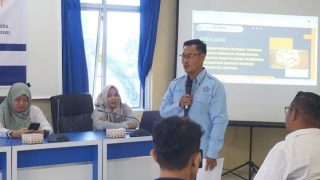 Tim Stisipol dan Pemdes Menyosialisasikan Usaha Kerupuk Ikan di Numbing