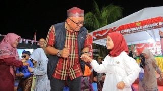 Lis Darmansyah Tak Lelah Menyambangi Warga di Malam Puncak HUT Ke-80 Kemerdekaan RI