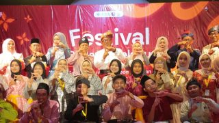 Lis Darmansyah Mengapresiasi Mahasiswa KKN UGM dalam Pagelaran Budaya Satu Melayu Ragam Pesona Warisan