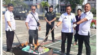 Kalapas Narkotika Tanjungpinang Musnahkan Barang Terlarang Hasil Razia di Kamar Hunian WBP