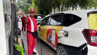 30 Tahun Mengabdi di SPBU, Sunaryo Berhasil Antar Tiga Anaknya Raih Kesuksesan