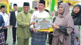 Pemprov Kepri Menyerahkan Bantuan Miliaran Rupiah di Pulau Penyengat