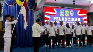Ansar Ahmad Melantik Aziz Martindaz sebagai Ketua Askab PSSI Lingga Periode 2025-2029