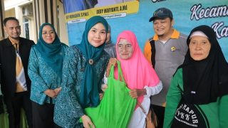 Germas di Bintan Pesisir, Hafizha Rahmadhani Beri Bantuan kepada 20 Perempuan Kepala Keluarga