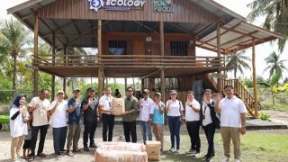Partisipasi Bintan Resorts Menyelamatkan Penyu di Bintan, Bantu Perlengkapan Konservasi kepada YEKR di Mapur
