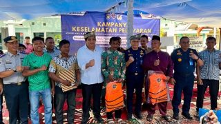 Kampanye Keselamatan Pelayaran di Pulau Pangkil, Bupati Bintan Bagikan E-Pass Kecil dan Life Jacket