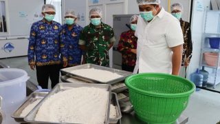 Tinjau MBG di Bintan Utara, Roby Kurniawan Mengingatkan Setiap Menu Higienis dan Sesuai Standar Gizi
