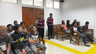 Polda Kepri Menertibkan Puluhan Anak Punk dan Pengamen Jalanan di Batam