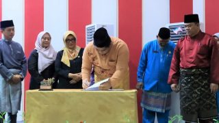 Dua Hari Pembahasan, Bupati dan DPRD Bintan Mengesahkan APBD 2026, Dana Desa Berkurang