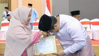 Hari Guru dan HUT PGRI, Bupati Bintan Berkomitmen Meningkatkan Kompetensi Sertifikasi Guru