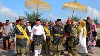 LAM Kepri Menganugerahkan Gelar Datok Seri Diwangsa Wira Perdana kepada Ketua MPR RI Ahmad Muzani