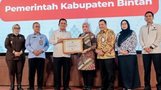 Rakorwasda, Pemkab Bintan Menerima Penghargaan dari Gubernur Kepri