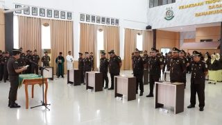 Kajati Kepri Melantik Enam Pejabat Baru, Kajari Natuna dan Kajari Lingga Berganti