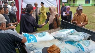 Perbarindo Tanjungpinang-Bintan Bantu 2,5 Ton Pupuk NPK buat Petani Lewat Aksi Keuangan Berkelanjutan