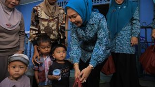 Weni Tekankan Edukasi Gizi Saat Tinjau Posyandu Punai