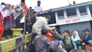 Potret Natuna Si Penghasil PNBP Rp15 Triliun, Bupati Harus Mengarungi Gelombang Setinggi 3 Meter demi Rakyatnya