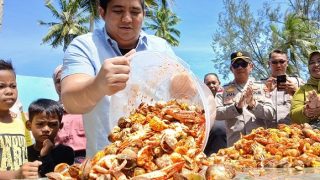 Ayo Liburan ke Gurun Pasir Telaga Biru Busung, Ada Pesta Gonggong di Bintan