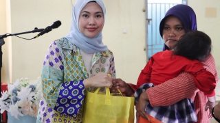 Ratusan Balita Stunting dan Gizi Buruk di Bintan Dapat Bantuan dari Ketua TP PKK