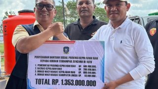 Wagub Kepri Menyerahkan Bantuan Rp1,353 Miliar kepada Pemprov Aceh