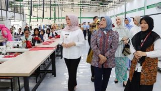 Dirjen IKM Meresmikan Gedung Sentra Industri Fashion Beromzet Rp554 Juta di Seri Kuala Lobam Bintan