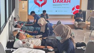 Ramai-ramai Mendonorkan Darah pada Rangkaian Hari Bakti Imigrasi Ke-76 di Tanjung Uban