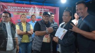 Wako Tanjungpinang Lis Darmansyah Menutup Turnamen Domino Wali Kota Cup