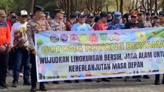 Dukung Indonesia ASRI, Ratusan Personel Gabungan di Natuna Bersihkan Titik Strategis