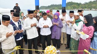 Gubernur Kepri Meresmikan Proyek Dermaga HDPE Senilai Rp2,73 Miliar di Lingga