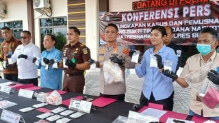 Tergiur Upah Puluhan Juta, Suami Istri Jadi Kurir 2 Kilogram Sabu, Ditangkap Polres Bintan