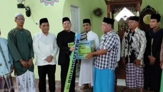 Menyambut Ramadan 1447 H, Raja Mustakim Bantu Mesin Pemotong Rumput buat Masjid hingga Membersihkan Lingkungan