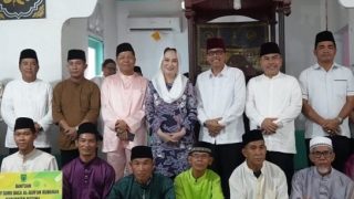 Beranjak ke Bunguran Utara, Bupati Natuna Menyalurkan Bantuan Fasilitas Ibadah hingga Insentif Guru Ngaji