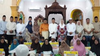 Cen Sui Lan Safari Ramadan ke Masjid Raya An-nur, Warga Mengadu Soal Air Bersih di Sedanau