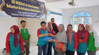 Meraih Keberkahan Ramadan, IDI Tanjungpinang Berbagi 200 Paket Bahan Pokok