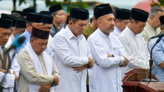 Pemprov Kepri Gelar Salat Istisqa di Halaman Balai Adat Pulau Penyengat