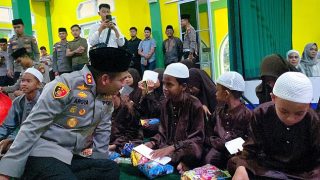 Kapolres Bintan Berbagi Santunan buat Anak Yatim Piatu pada Peringatan Nuzulul Quran 1447 Hijriah