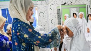 Ketua TP PKK Bintan Menyerahkan 40 Paket Sembako buat Panti Asuhan Inayah Kijang