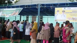 Pemkab Natuna Menggelar Operasi Pasar Bahan Pangan di Desa Cemaga, Berikut Daftar Harga Sembako