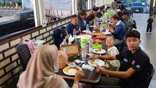 PWI Bintan Berbuka Puasa Bersama Keluarga Besar di Warung Nusantara News Tanjunguban