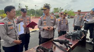 Menjelang Operasi Ketupat Seligi, Wakapolres Bintan Mengecek Kelayakan Senjata Api