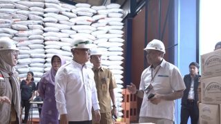 Tinjau Gudang Bulog Batam, Nyanyang: Stok Beras Aman Sampai Lebaran Idulfitri 1447 Hijriah