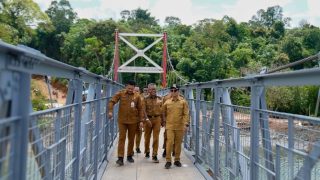 Iskandarsyah Meresmikan Jembatan Tok Kenot, Buka Keterisolasian di Kecamatan Belat