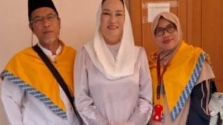 Cen Sui Lan Menggratiskan Ongkos Penerbangan Jemaah Calon Haji dari Natuna ke Batam