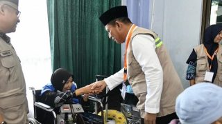 Gubernur Kepri Melepas JCH Kloter Pertama Embarkasi Batam, Ansar Ahmad: Perhatikan Jemaah Lansia