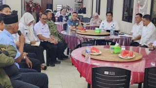 Bupati Bintan Pimpin Rapat Pendataan Ulang Bangunan Masyarakat dan TNI AL di Tanjunguban