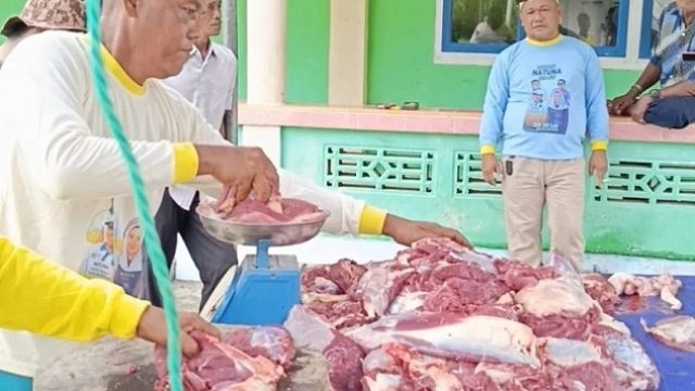 KPDN Berkurban Dua Ekor Sapi buat Warga Kurang Mampu di Desa Pengadah Natuna