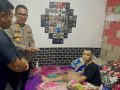 AKP Jul Ilham Menyerahkan Santunan buat Warga Penderita Kanker Tulang di Desa Berakit