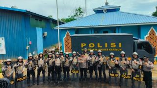 Samapta Polres Karimun Menggelar Simulasi Penanganan Huru Hara di PLTU Sebatak Karimun