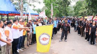 Ronny Kartika Melepas Seratusan Peserta Trekking Gunung Bintan Rangkaian HUT Orari Lokal Bintan