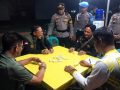 H Raja Mustakim Memeriahkan Open Turnamen Domino HUT Ke-80 Bhayangkara di Pantai Piwang